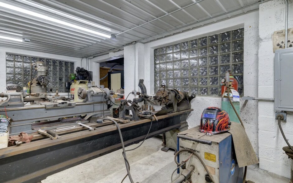 More Photos Of 511 N Perry St, Johnstown General Retail For Sale