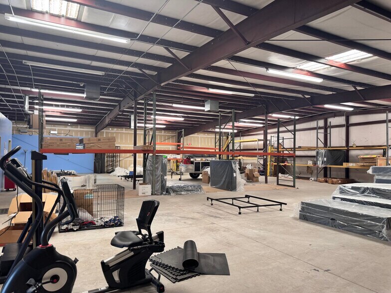 More Photos Of 3650 Iles Ave, Farmington General Retail For Lease