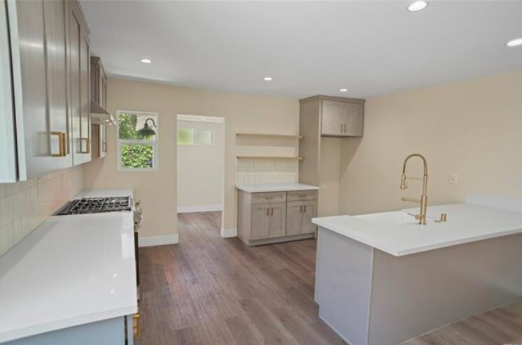 More Photos Of 3123 Hyde Park Blvd, Los Angeles Specialty For Sale