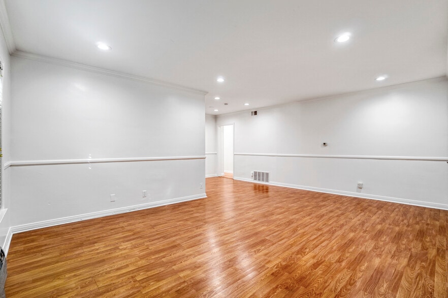 More Photos Of 525 N Sweetzer Ave, Los Angeles Apartments For Sale