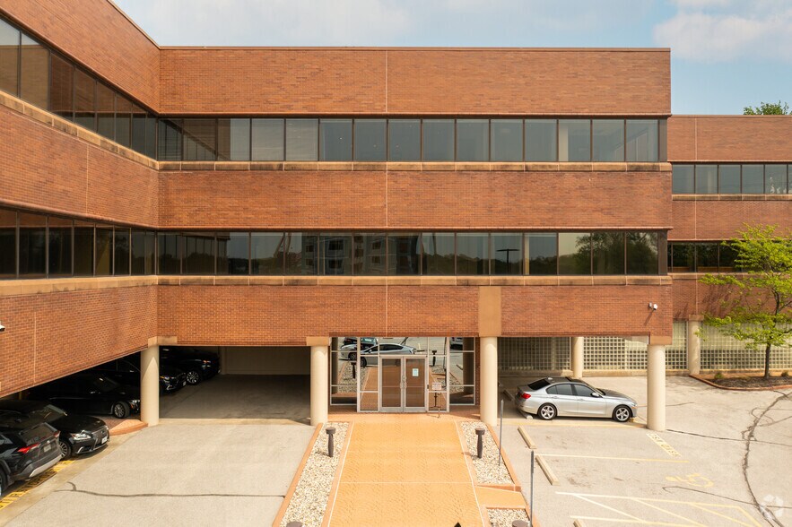 More Photos Of 1699 S Hanley Rd, Brentwood Office For Lease