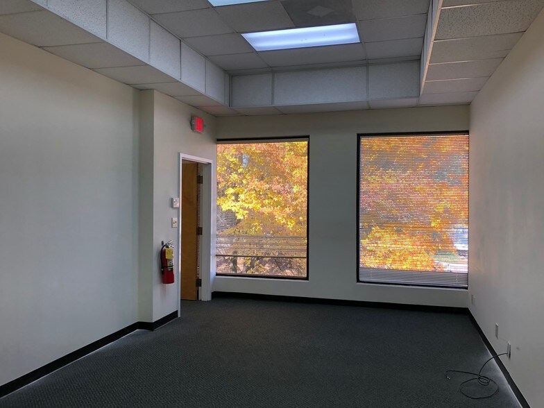 More Photos Of 6139-6141 Oakbrook Pky, Norcross Office For Lease