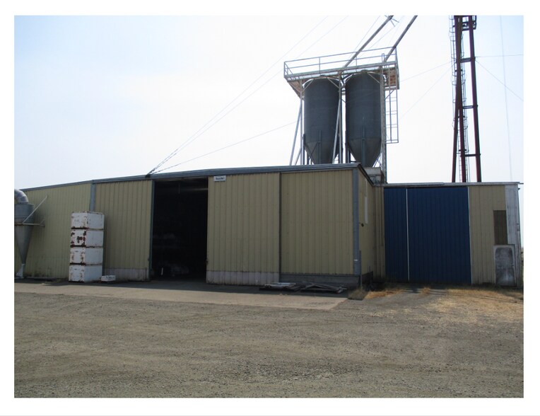 More Photos Of 10755 Highway 22, Dallas Warehouse For Lease