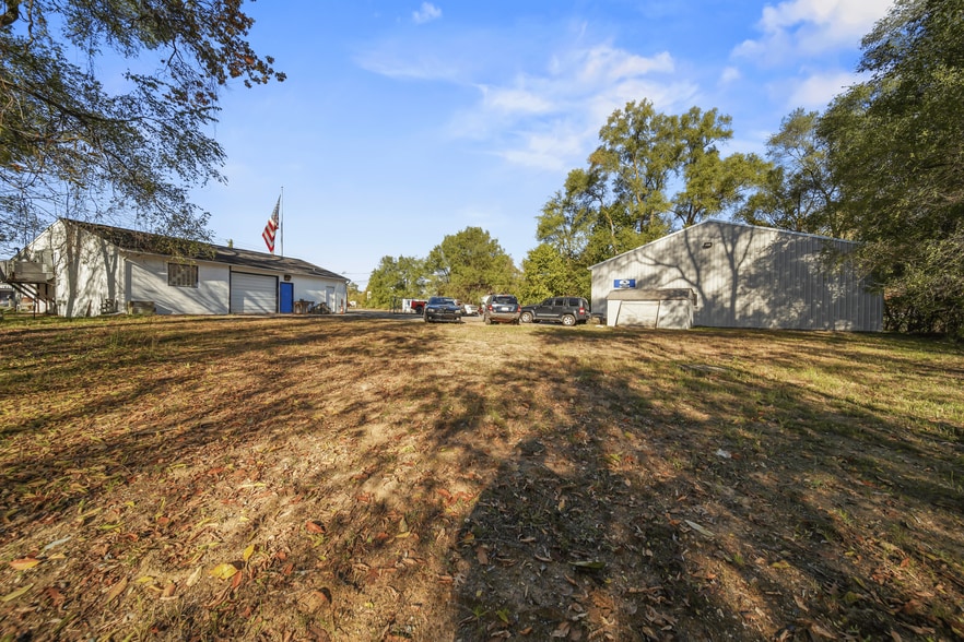 More Photos Of 105 S Ortonville Rd, Ortonville Freestanding For Sale