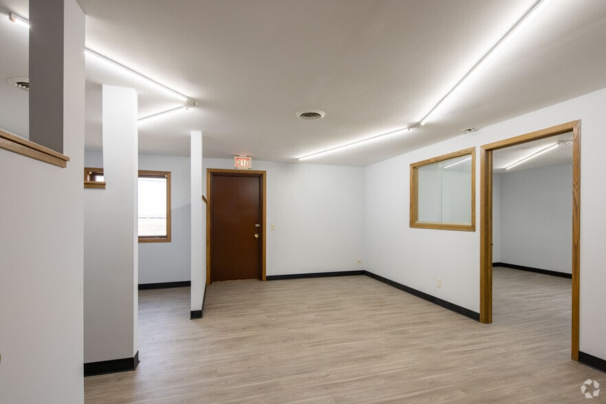 More Photos Of 3504 S Virginia, Crystal Lake Truck Terminal For Sale