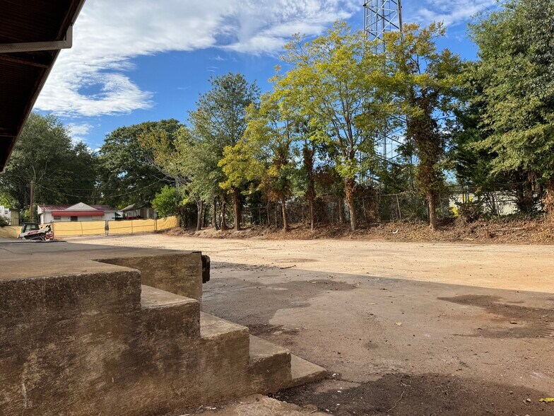 More Photos Of 102 Shaw St, Greenville Light Distribution For Lease