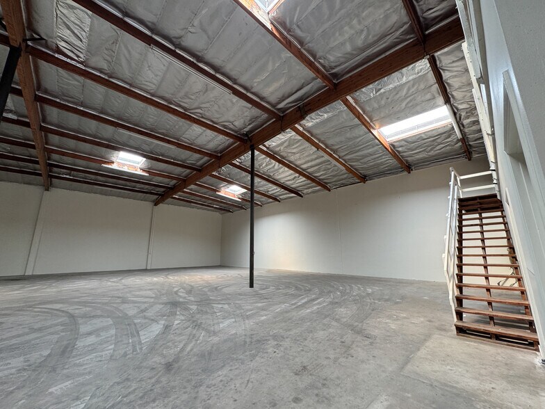 More Photos Of 440 E Walnut Ave, Fullerton Warehouse For Lease