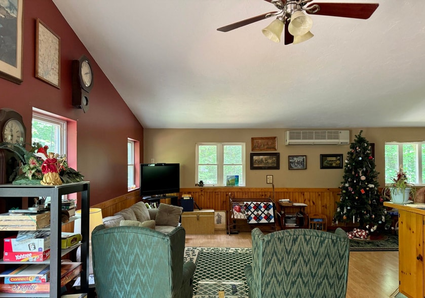 More Photos Of 382 Water St, Guilford Hotel For Sale