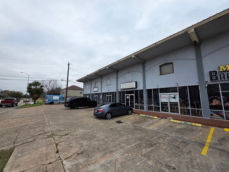 More Photos Of 13210 S Post Oak Rd, Houston General Retail For Sale