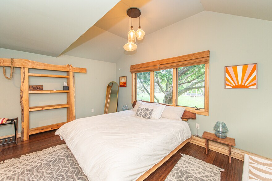 More Photos Of 62 Mount Pleasant Rd, Columbia Specialty For Sale