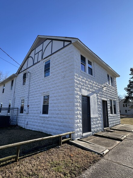 More Photos Of 610 N Chestnut St, Henderson General Retail For Sale