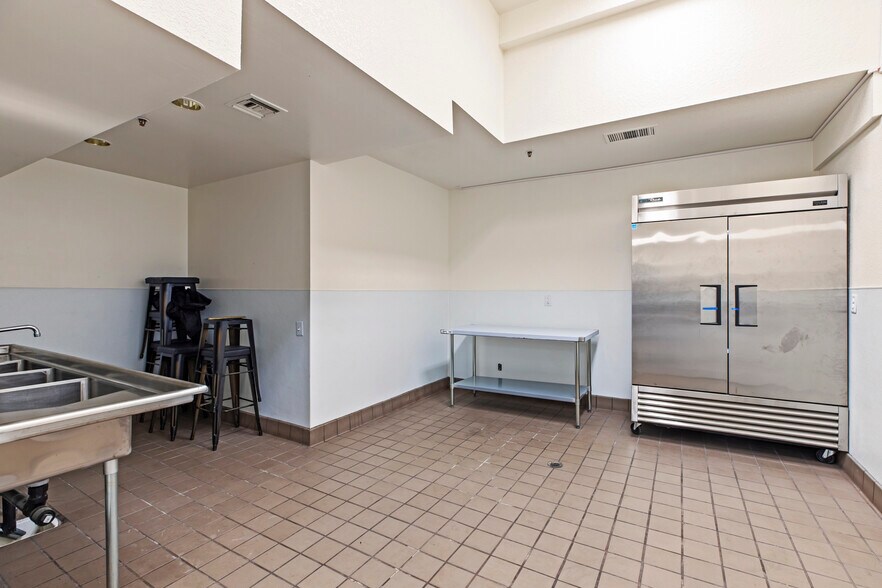 More Photos Of 915-917 J St, Modesto General Retail For Sale