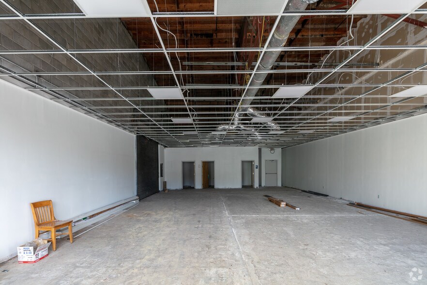 More Photos Of 480 E Bay St, Charleston General Retail For Lease
