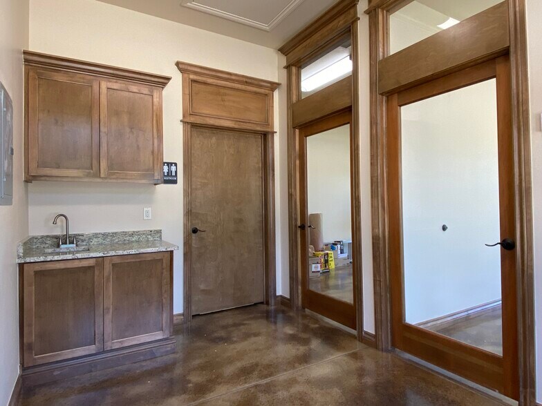 More Photos Of 5706 NW 130th St, Oklahoma City Office For Lease