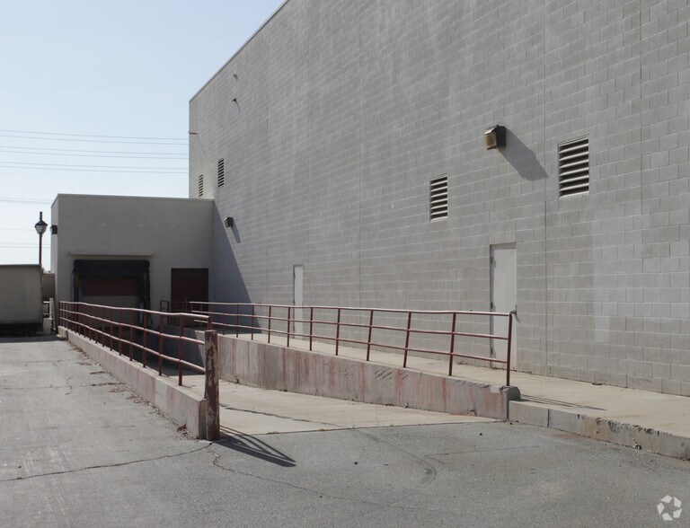 More Photos Of 859-869 W Florida Ave, Hemet Supermarket For Lease