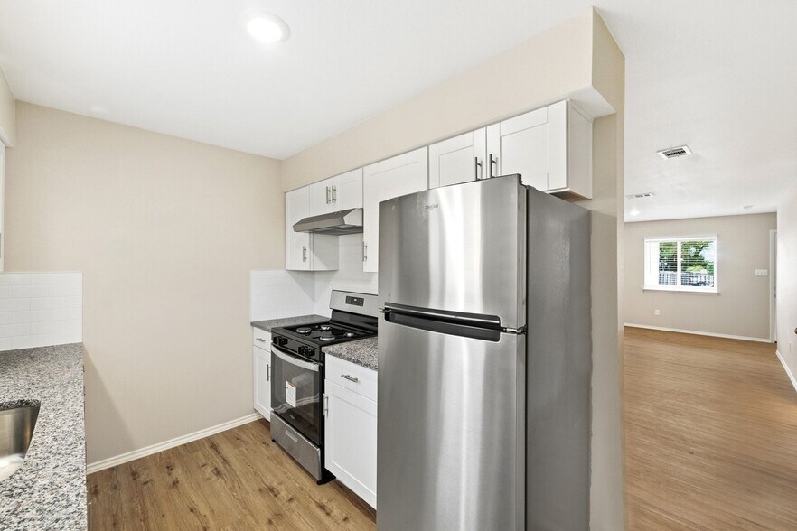 More Photos Of 6709 Wentworth Dr, Austin Apartments For Sale