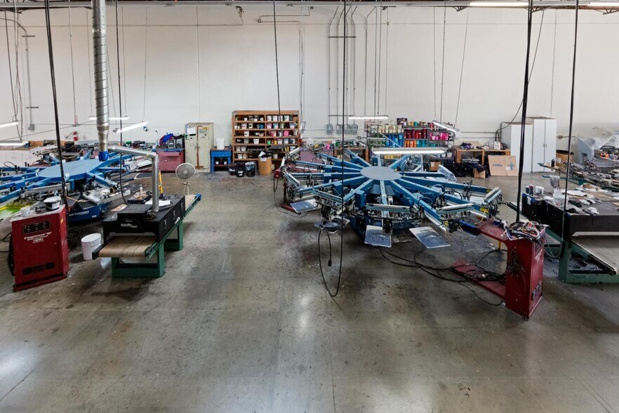More Photos Of 661 Cochran St, Simi Valley Manufacturing For Sale