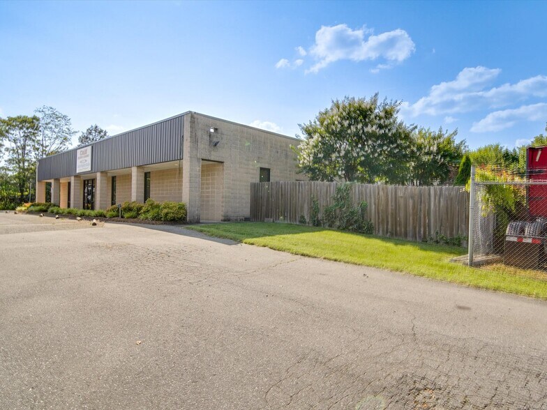 More Photos Of 4400 Republic Ct, Concord Warehouse For Lease