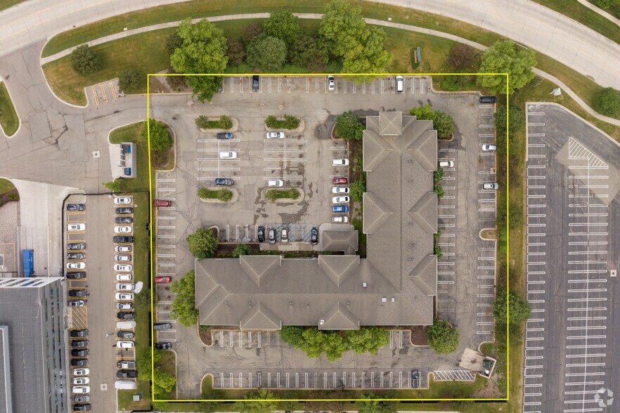 Primary Photo Of 26250 American Dr, Southfield Hotel For Sale
