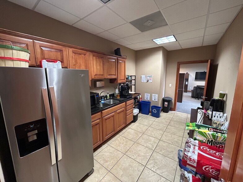 More Photos Of 1702 Tullamore Ave, Bloomington Office For Lease