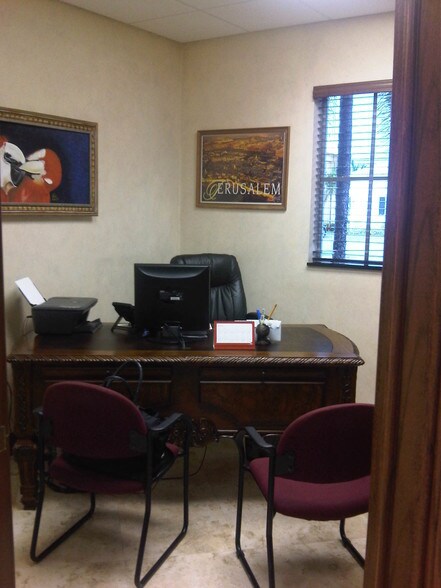 More Photos Of 635 SE 10th St, Deerfield Beach Office For Lease