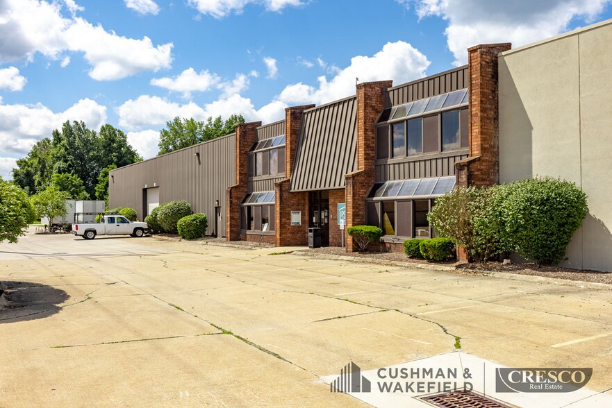 More Photos Of 720 E Highland Rd, Macedonia Warehouse For Sale