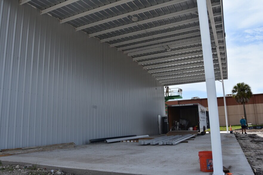 More Photos Of 7125 114th Ave, Largo Warehouse For Lease