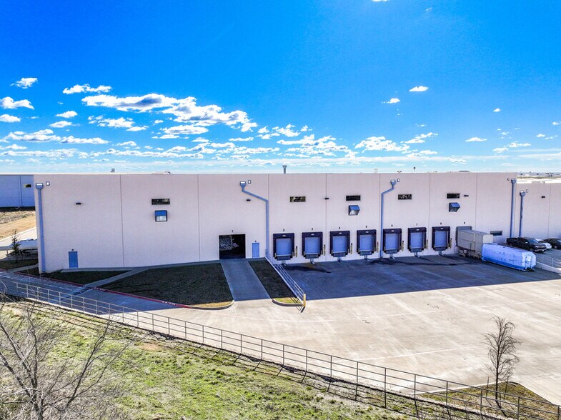 More Photos Of 303 Metro Dr, Terrell Manufacturing For Lease