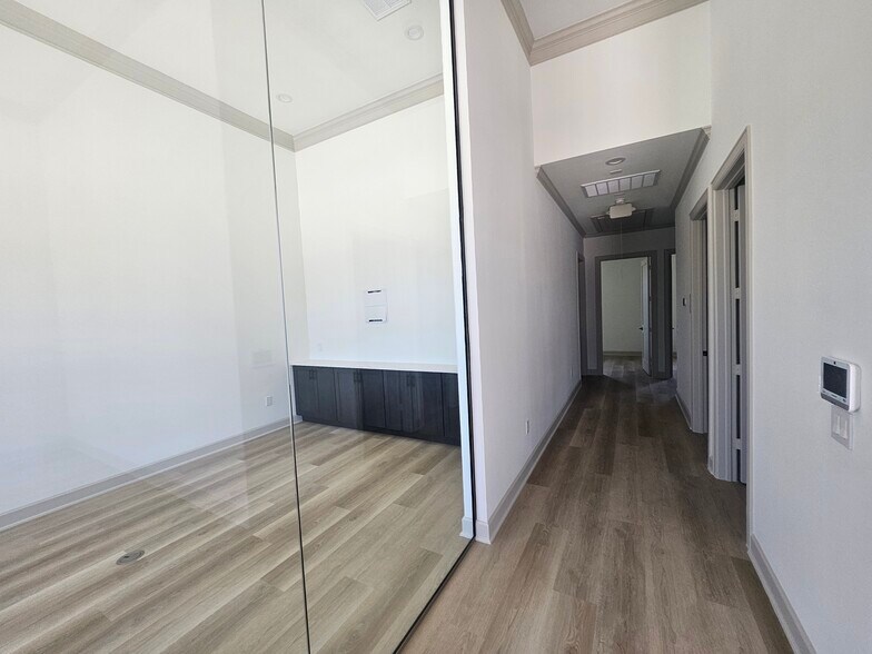 More Photos Of 1325 Main St, Katy Office For Sale