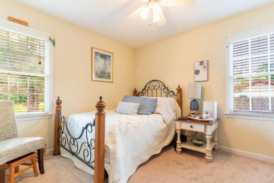 More Photos Of 1537 Jackson St, Locust Grove Office Residential For Sale