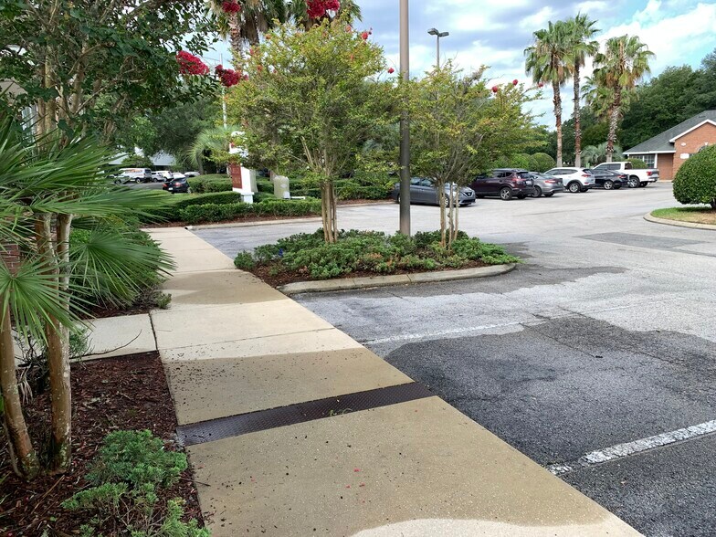 More Photos Of 6817 Southpoint Pky, Jacksonville Medical For Lease