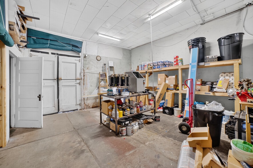 More Photos Of 36 Church St N, Jeffersonville Light Manufacturing For Sale