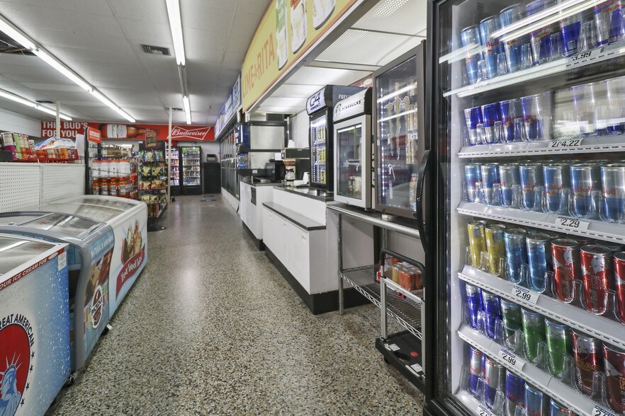 More Photos Of 8431-8433 E Colonial Dr, Orlando Service Station For Lease