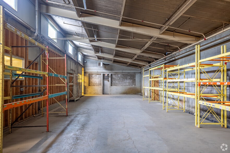 More Photos Of 8520 106A Ave NW, Edmonton Warehouse For Lease