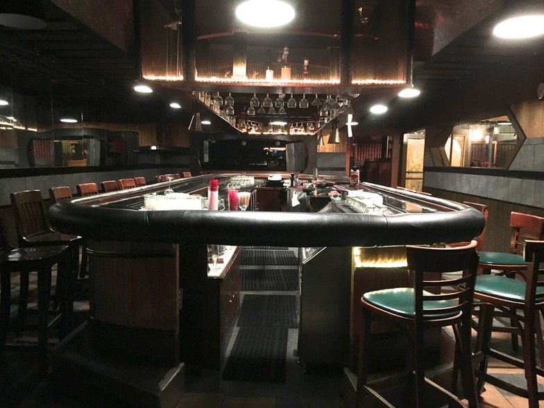 More Photos Of 304-308 N Burdick St, Kalamazoo Bar For Sale