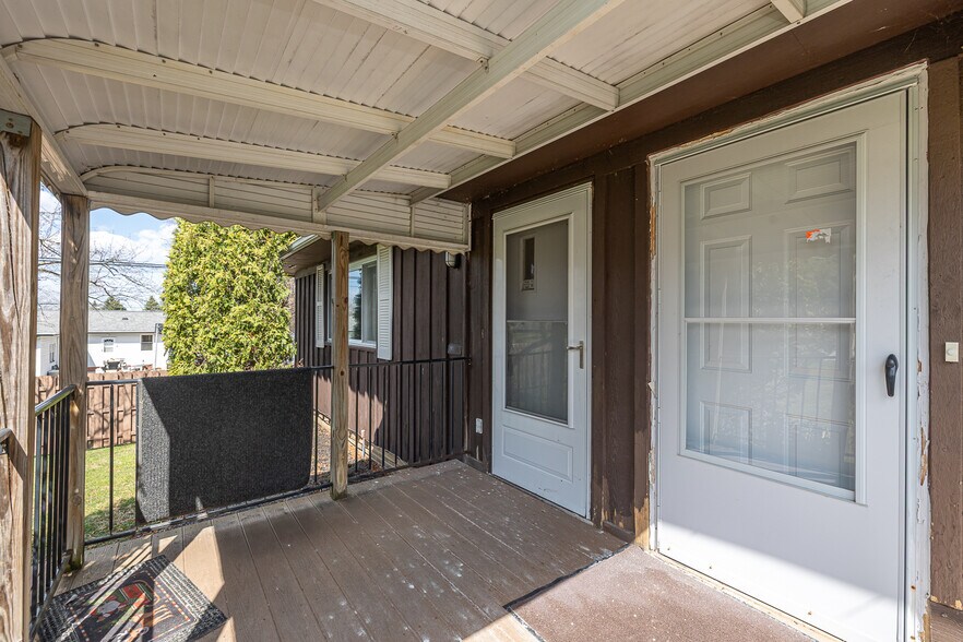 More Photos Of 7997 Wesley Dr, Strongsville Apartments For Sale