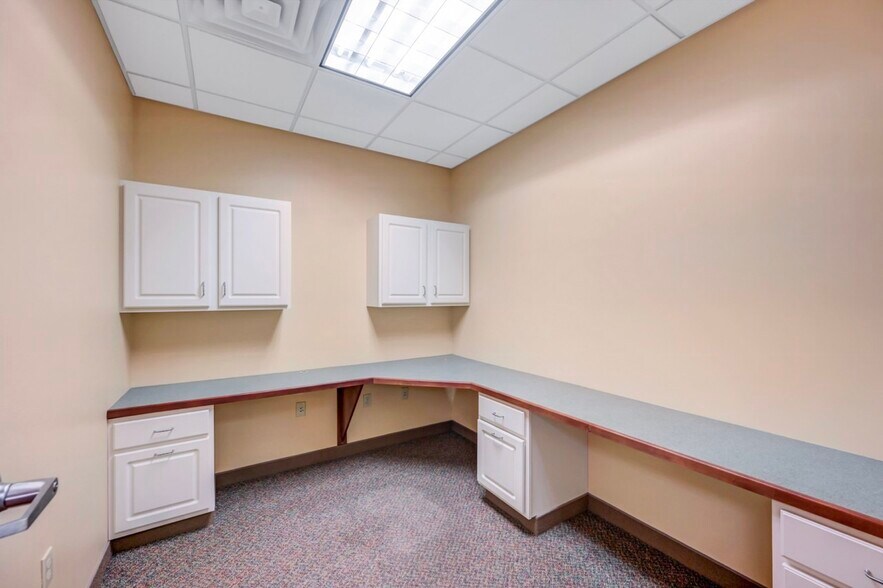 More Photos Of 1110 Clay Ave, Dunmore Medical For Lease
