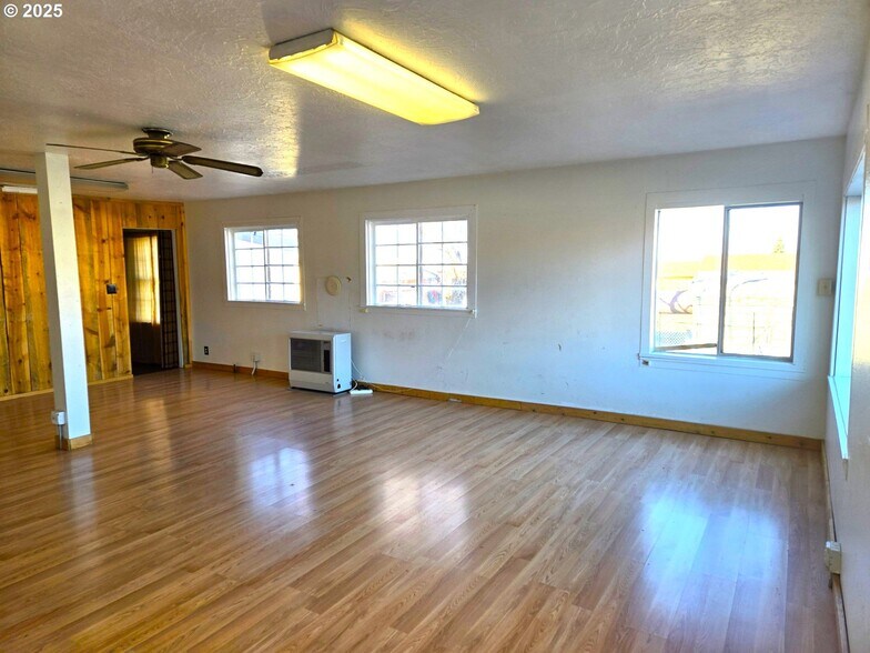 More Photos Of 110 US-395 Hwy, Long Creek Office For Sale