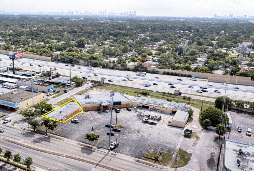 More Photos Of 12725 NW 7th Ave, North Miami Showroom For Lease