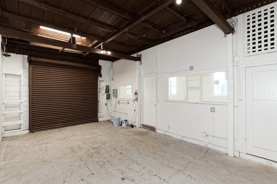 More Photos Of 2986 Chapman St, Oakland Warehouse For Lease