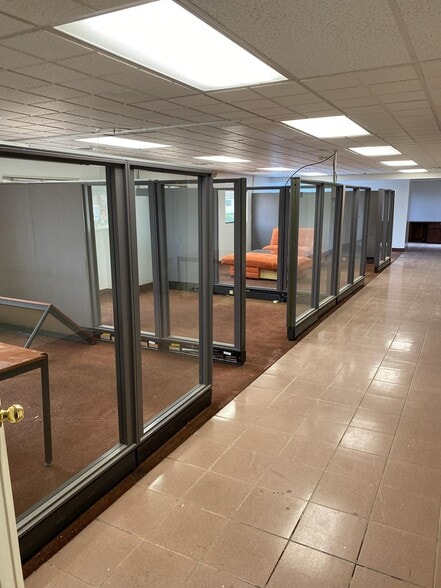 More Photos Of 168 Railroad St, Huntington Manufacturing For Lease