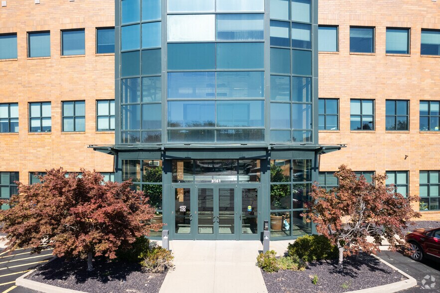 More Photos Of 3161 W White Oaks Dr, Springfield Office For Lease