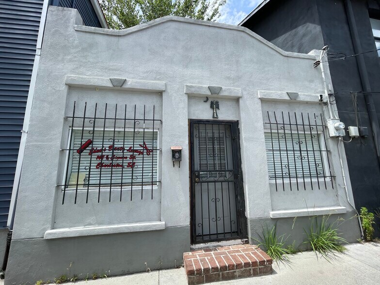 More Photos Of 148 1/2 Cannon St, Charleston Storefront Retail Office For Sale