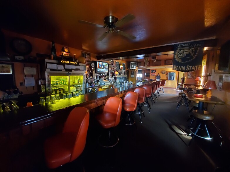 Primary Photo Of 1061 N 6th Street Ext, Whitehall Bar For Sale