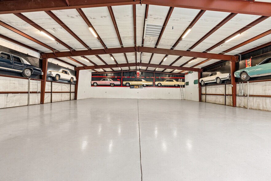 More Photos Of 27255 Hickory Hill Rd, Brooksville Specialty For Sale