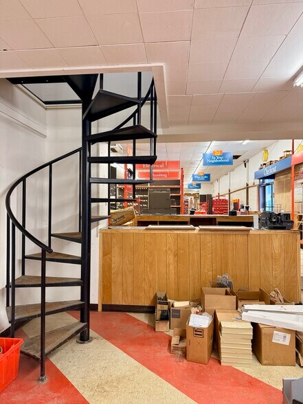 More Photos Of 13080 Cambridge Springs Rd, Edinboro Freestanding For Sale