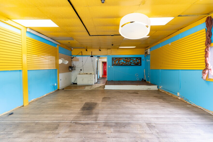 More Photos Of 3453 Penn Ave N, Minneapolis Storefront For Sale