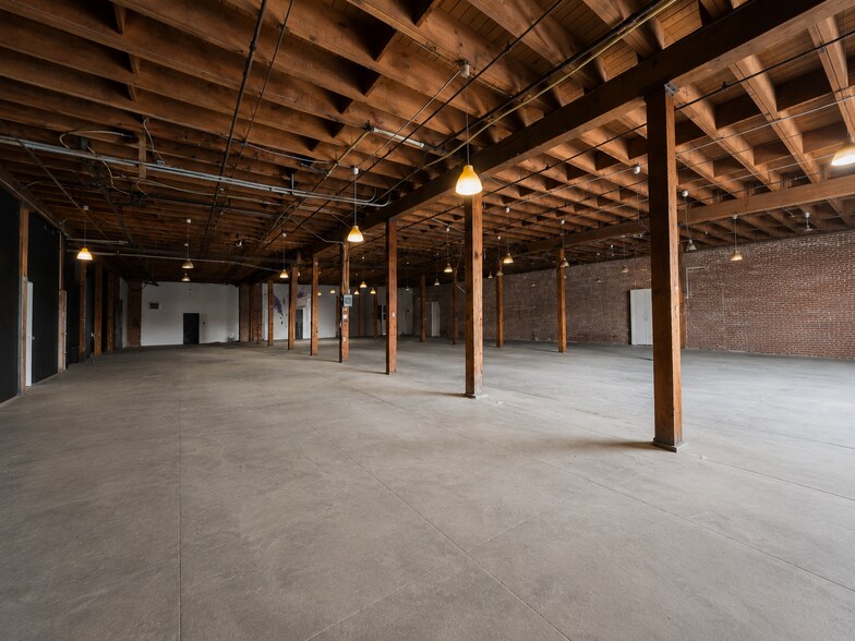 More Photos Of 1101-1135 E 5th St, Los Angeles Warehouse For Lease