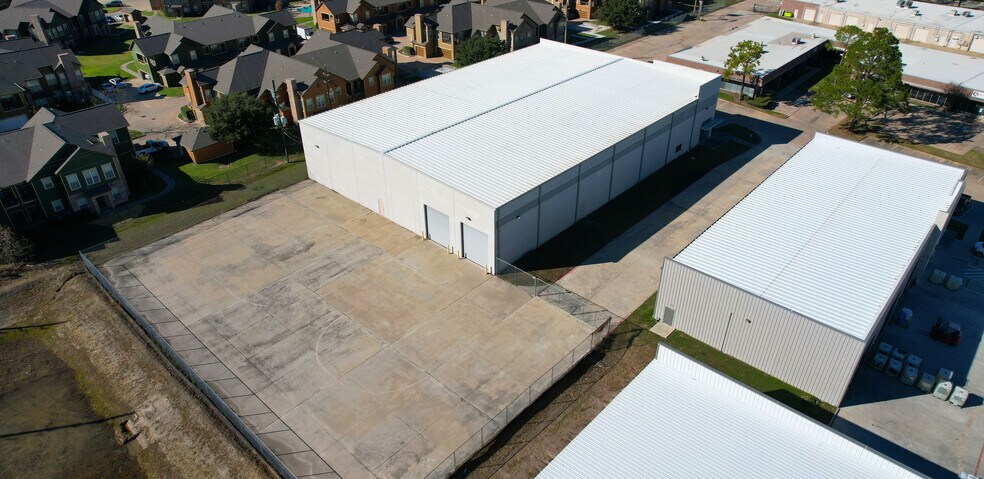 More Photos Of 14621 Blue Ash Dr, Houston Warehouse For Lease