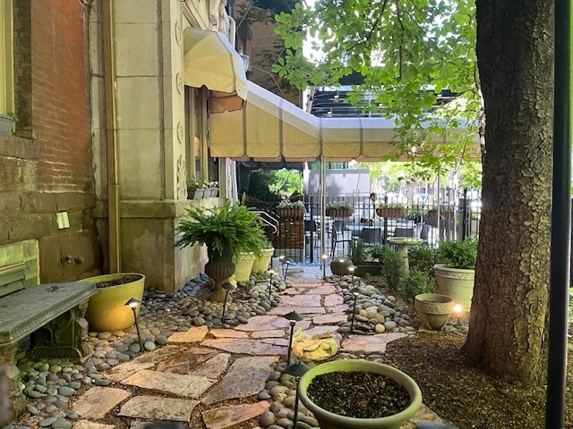 More Photos Of 222 E Ontario St, Chicago Restaurant For Sale